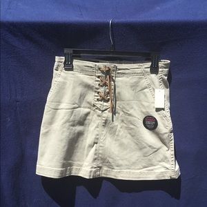 E9) Aeropostale new tan colored skirt